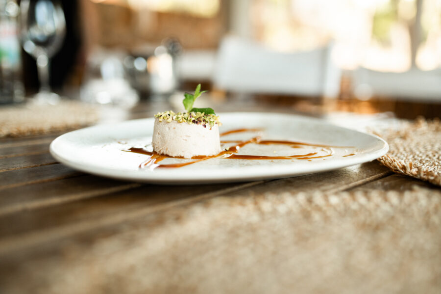 Mina restaurant & Lounge bar 