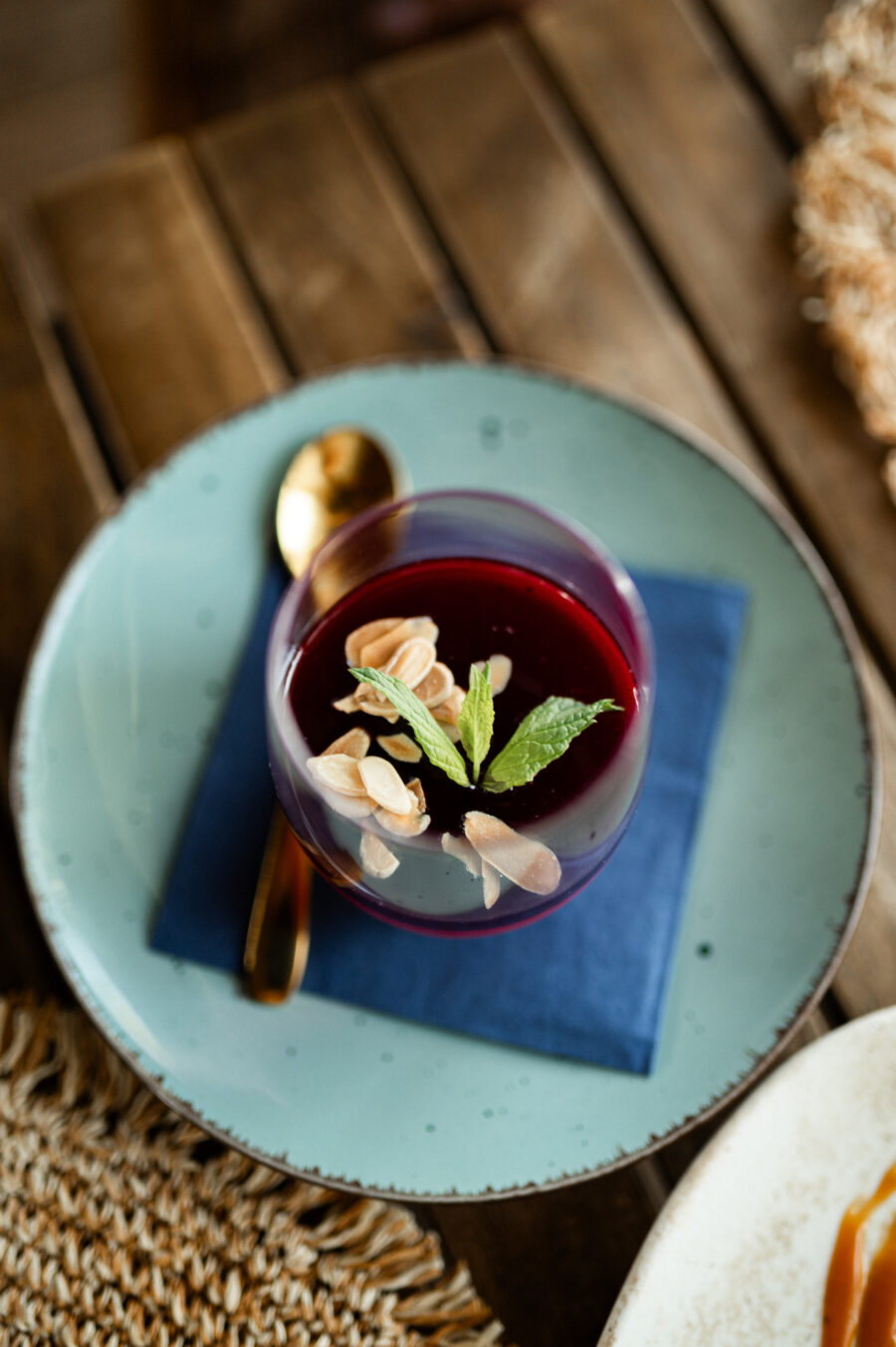 Mina restaurant & Lounge bar 