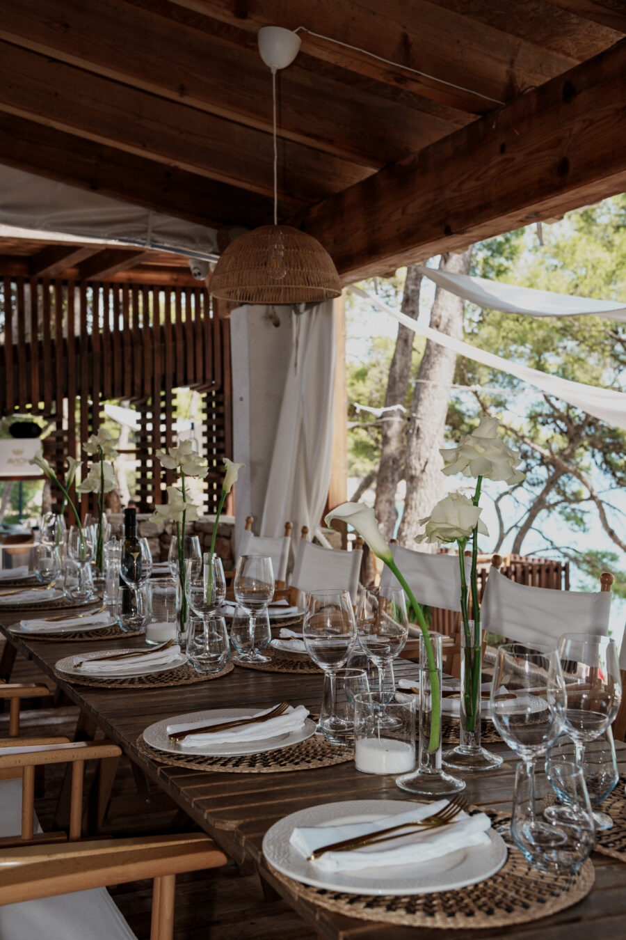Mina restaurant & Lounge bar 