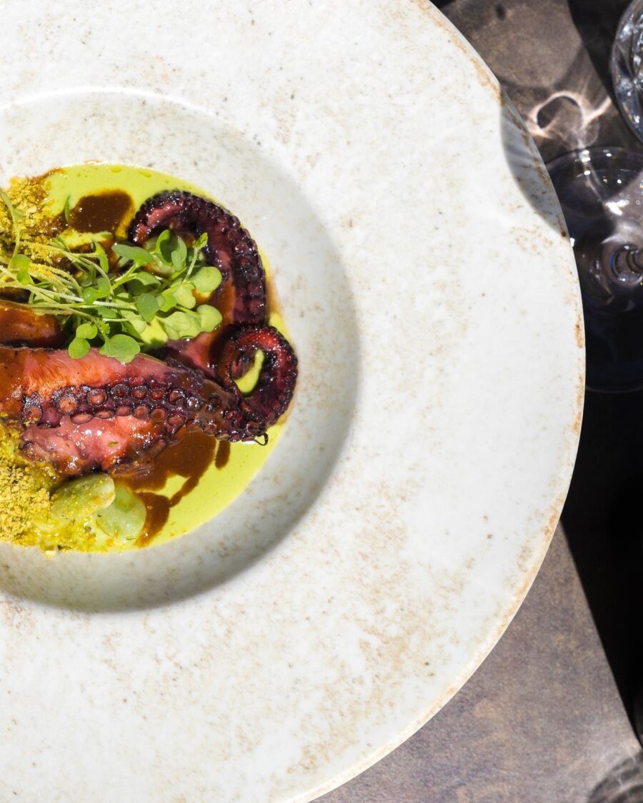 Mina restaurant & Lounge bar 