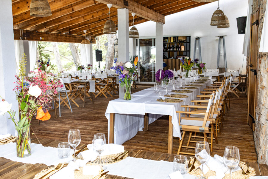 Mina restaurant & Lounge bar 