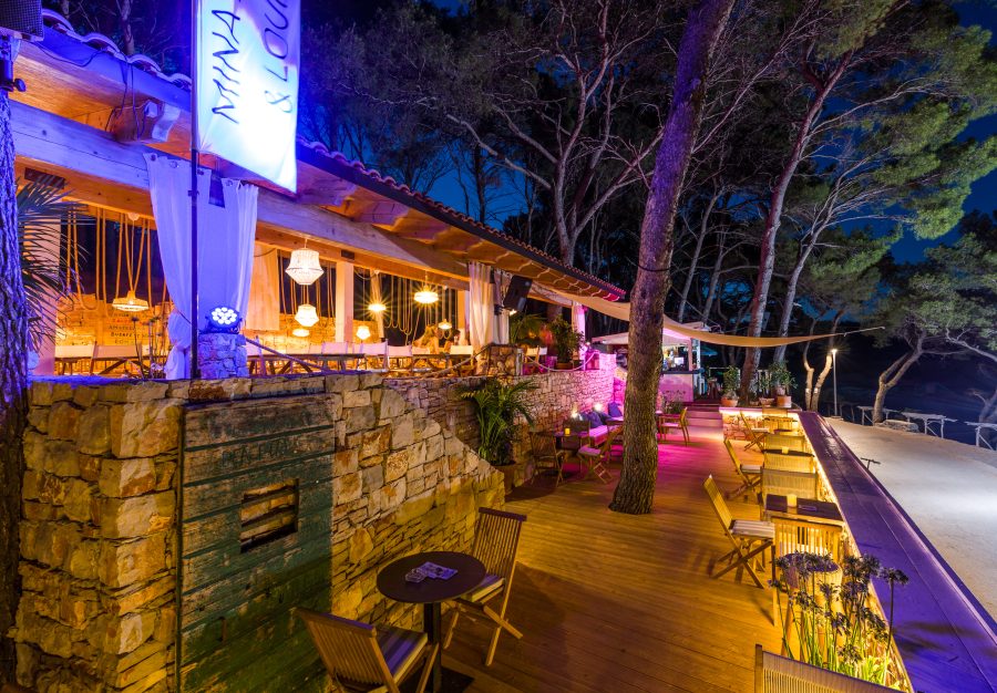 Mina restaurant & Lounge bar 