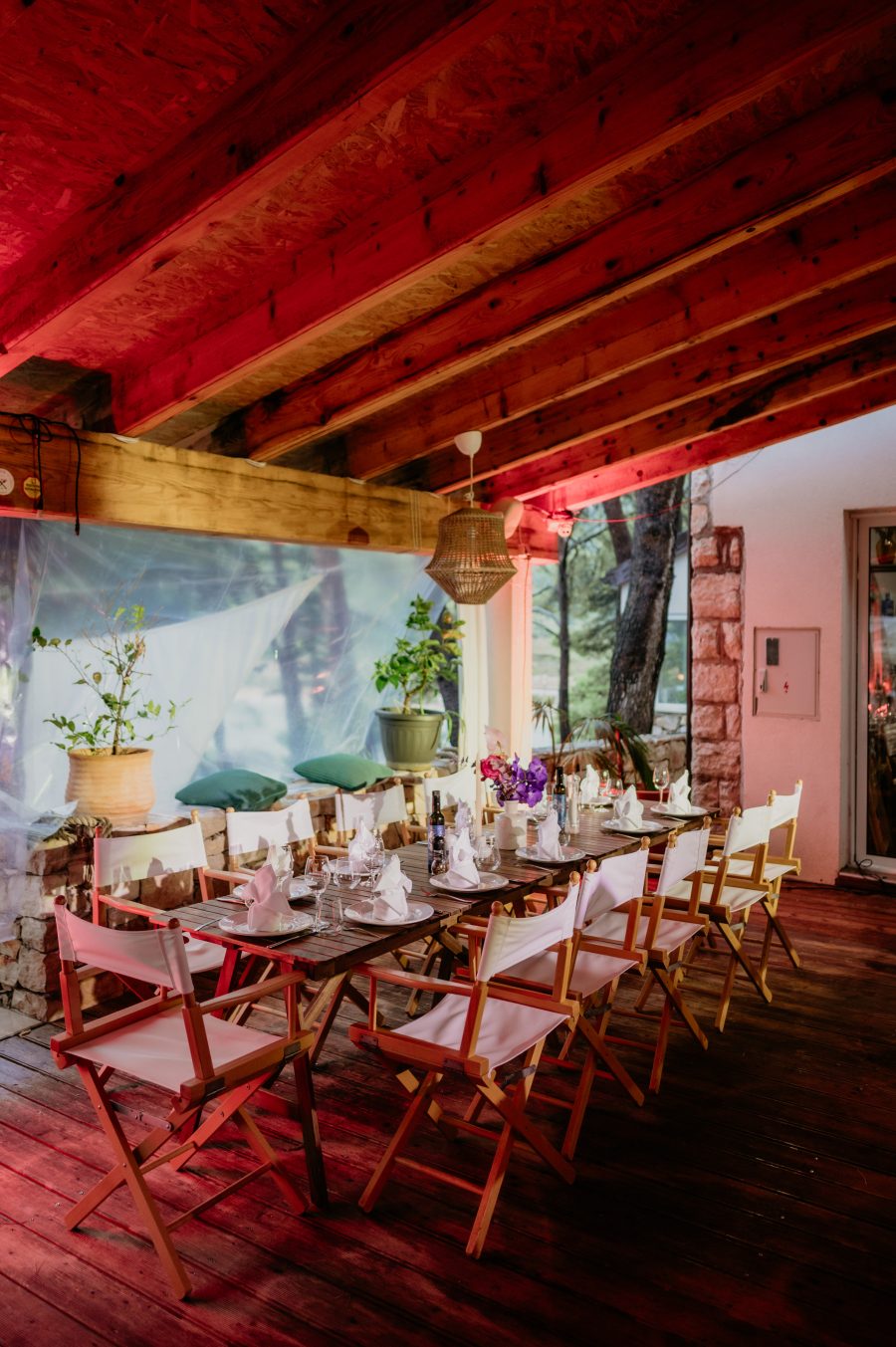 Mina restaurant & Lounge bar 