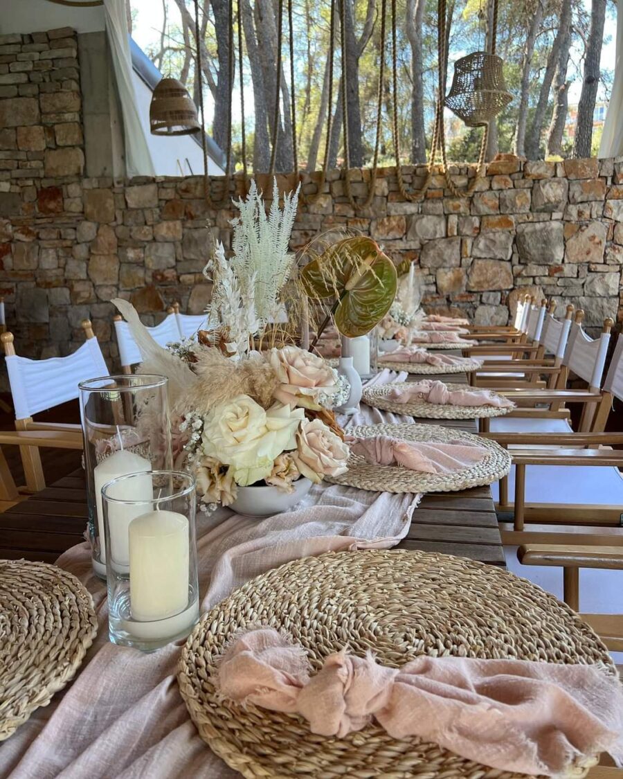 Mina restaurant & Lounge bar 