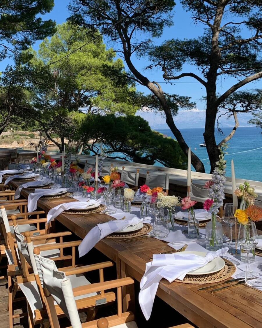 Mina restaurant & Lounge bar 