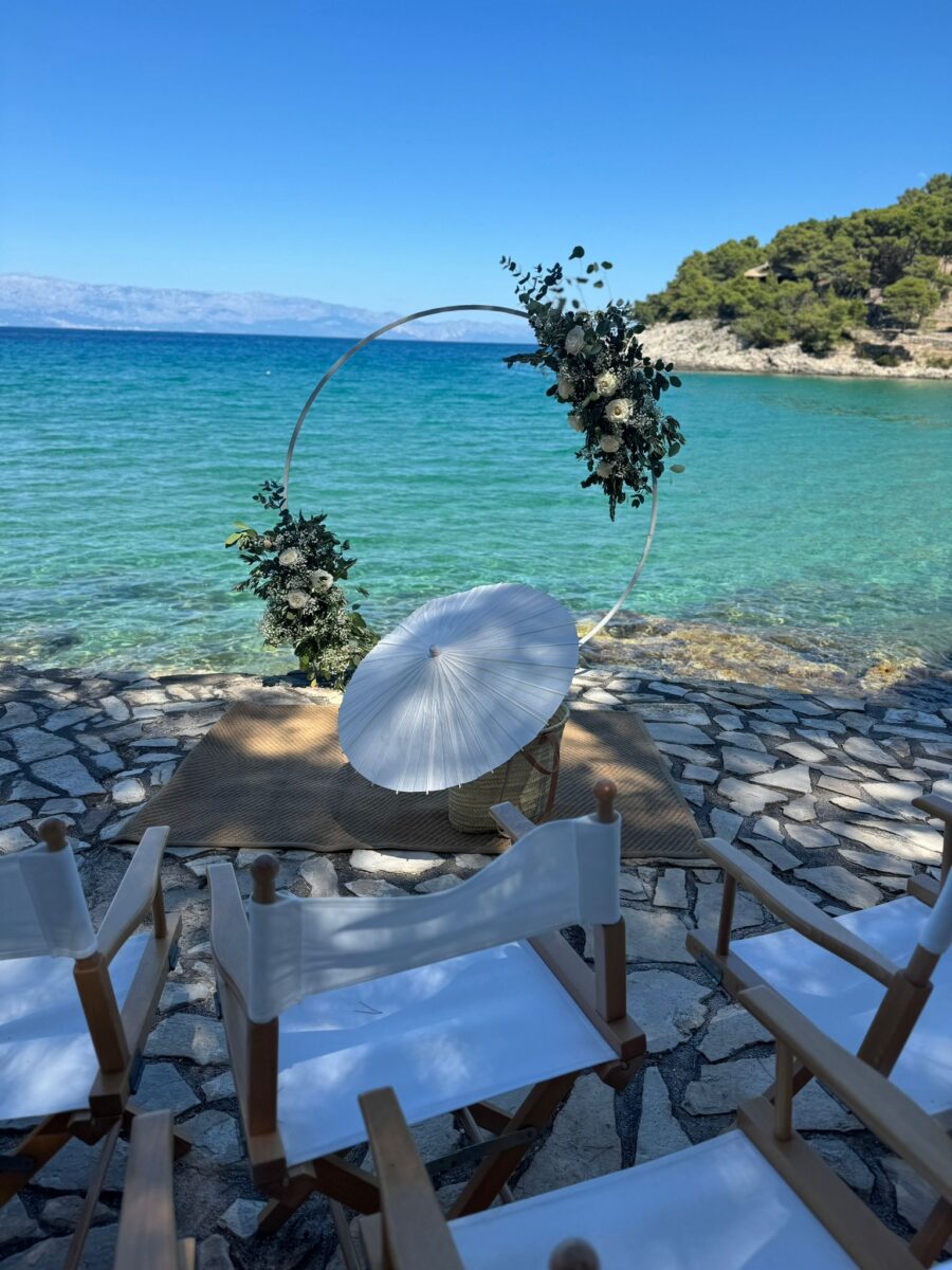 Mina restaurant & Lounge bar 