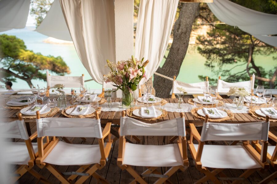 Mina restaurant & Lounge bar 